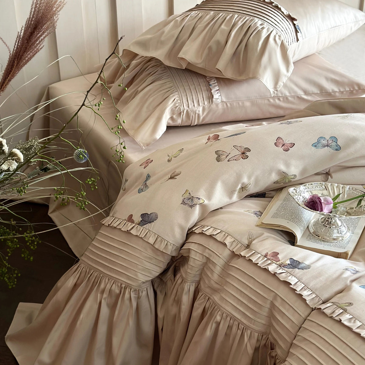 Brand New High-end Cotton Bedding Set, Butterfly Printed Duvet Cover Sets with Bed Skirts, Skin-friendly Bedspread Sheets